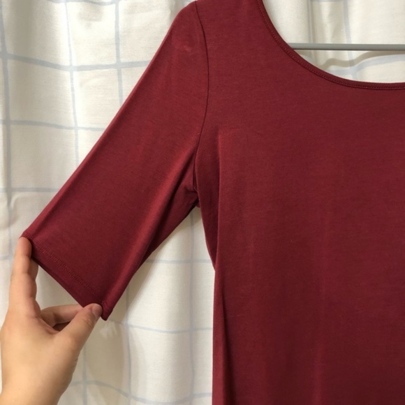 Classic Red Guess 3/4 Sleeve Crop Top - Picture 3 of 4